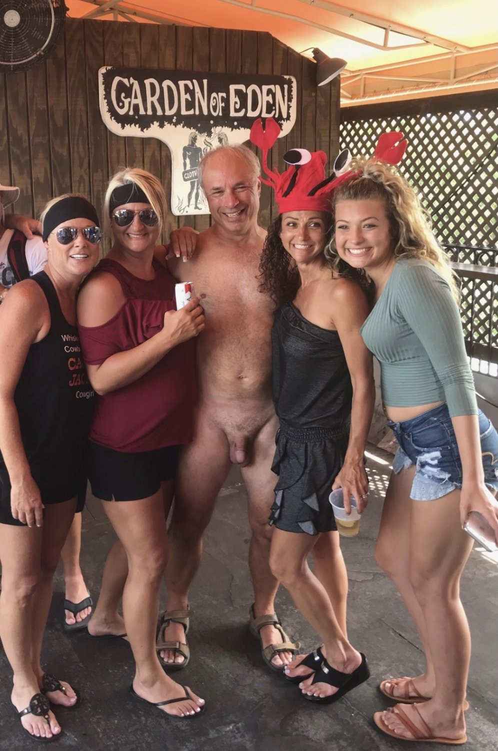 CFNM at Garden of Eden in Key West - Porn - EroMe