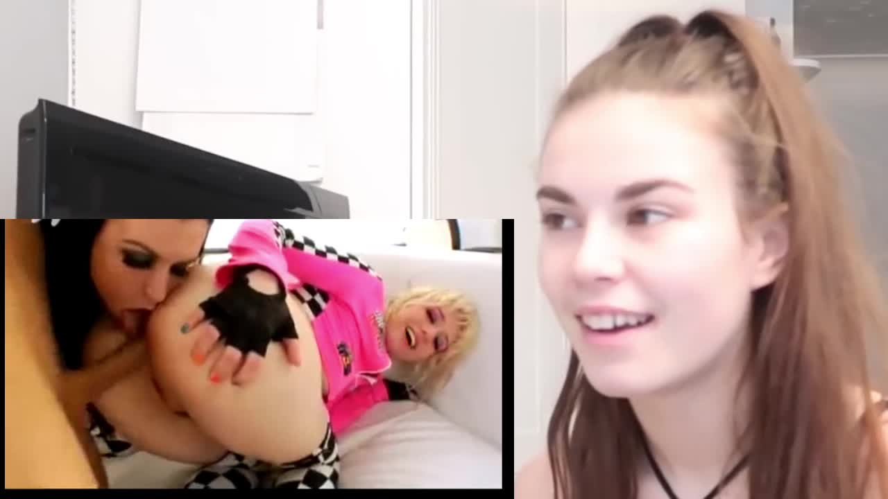 Best ever REACTION!!! Amazing Girl watching Atogm porn - EroMe