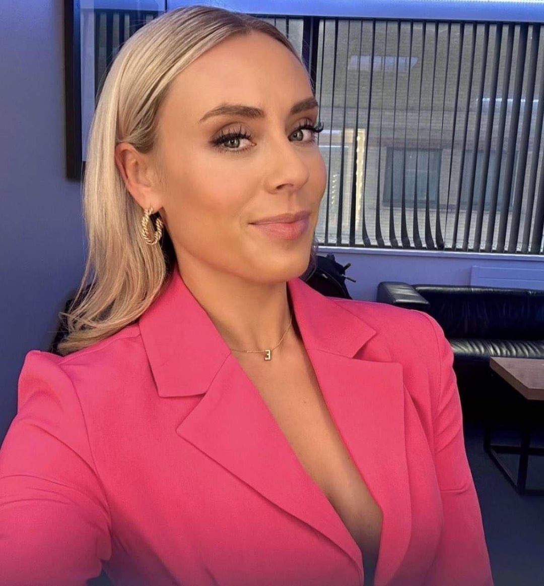 Emma Paton - Fit Sky Sports Presenter π₯π₯π₯ #92g3VLon