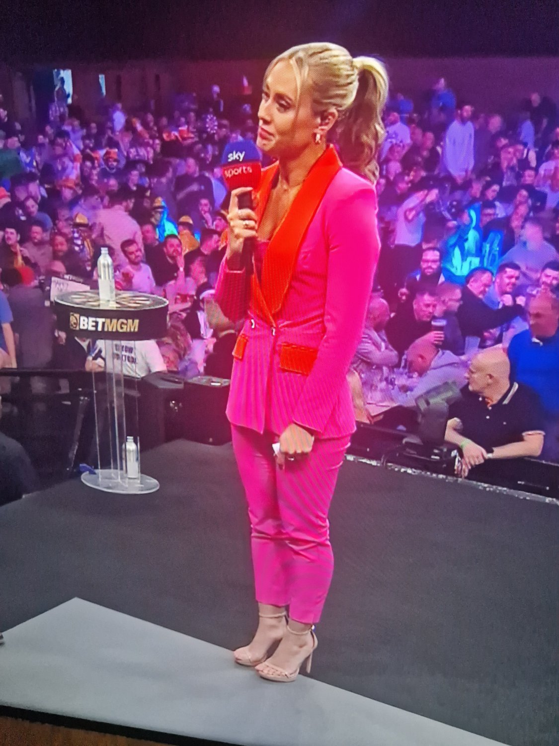 Emma Paton - Fit Sky Sports Presenter π₯π₯π₯ #KR3iWbZy