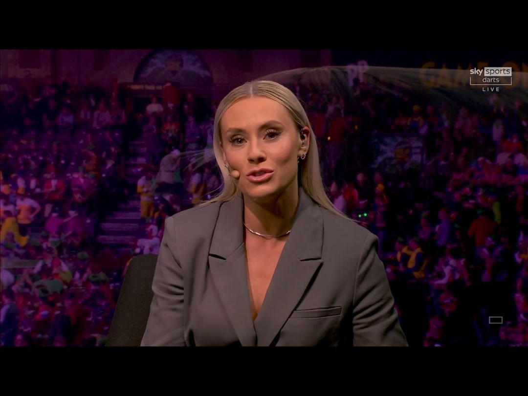 Emma Paton - Fit Sky Sports Presenter π₯π₯π₯ #LYX2rQA5