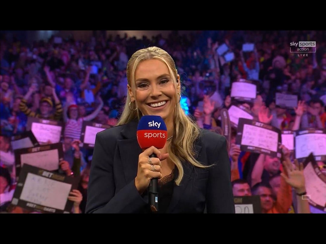 Emma Paton - Fit Sky Sports Presenter π₯π₯π₯ #bDxfEJ4e