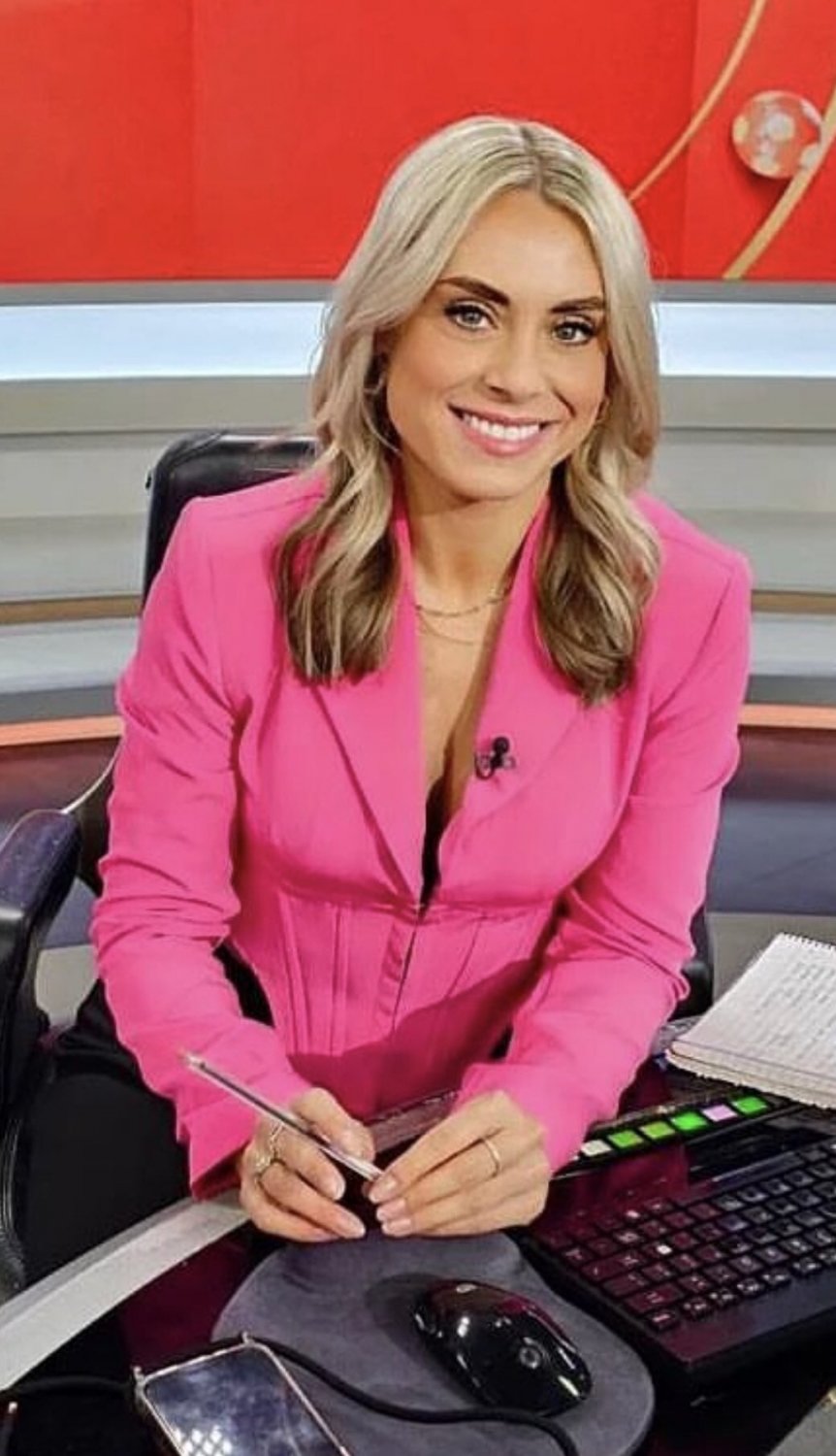 Emma Paton - Fit Sky Sports Presenter π₯π₯π₯ #nA5uxazf
