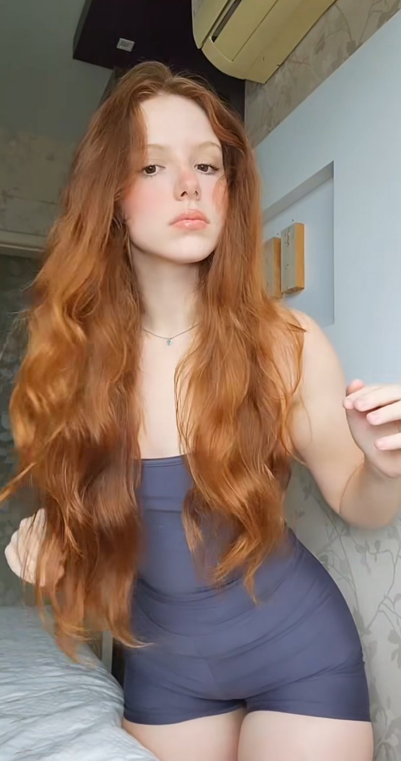 Ruiva gracinha sabe que é boa #RccnIup0