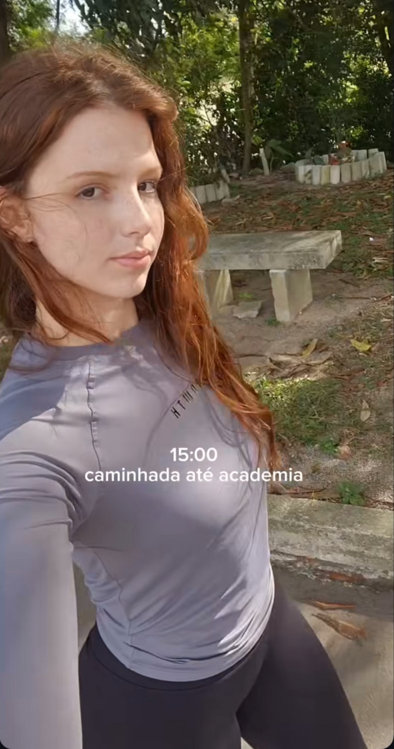 Ruiva gracinha sabe que é boa #fe7MwMWV