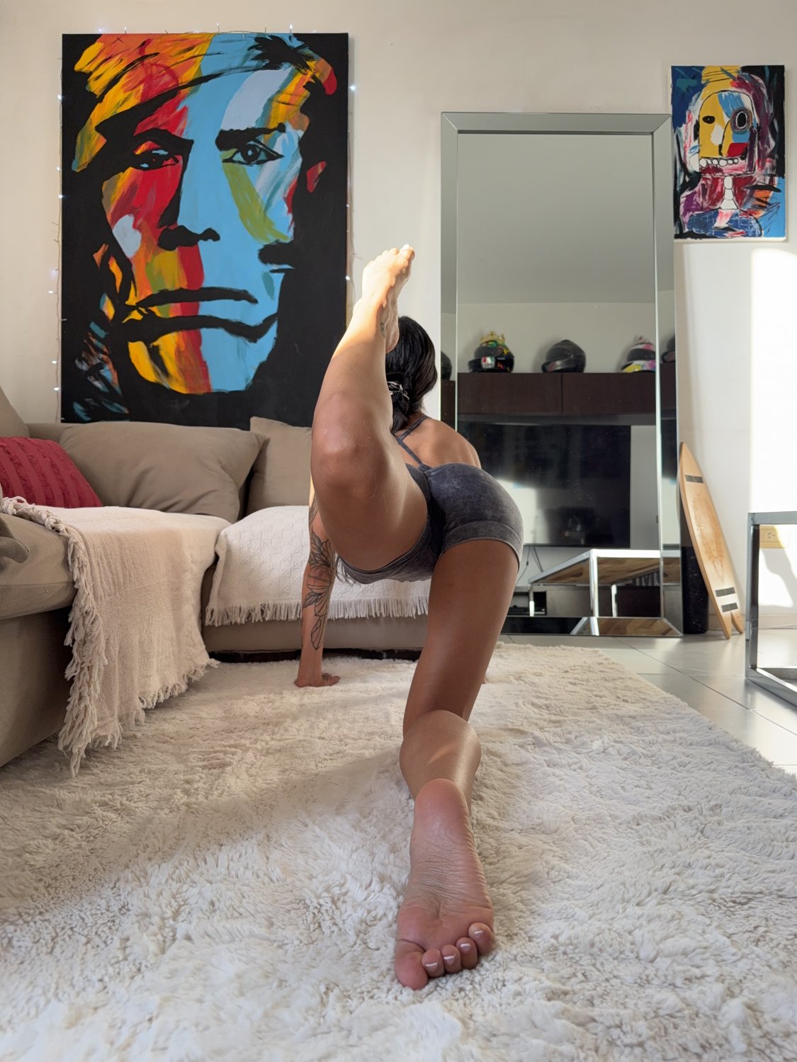 Leave a comment if you're jerking off to my feet 🤭 #iqi2cyI3