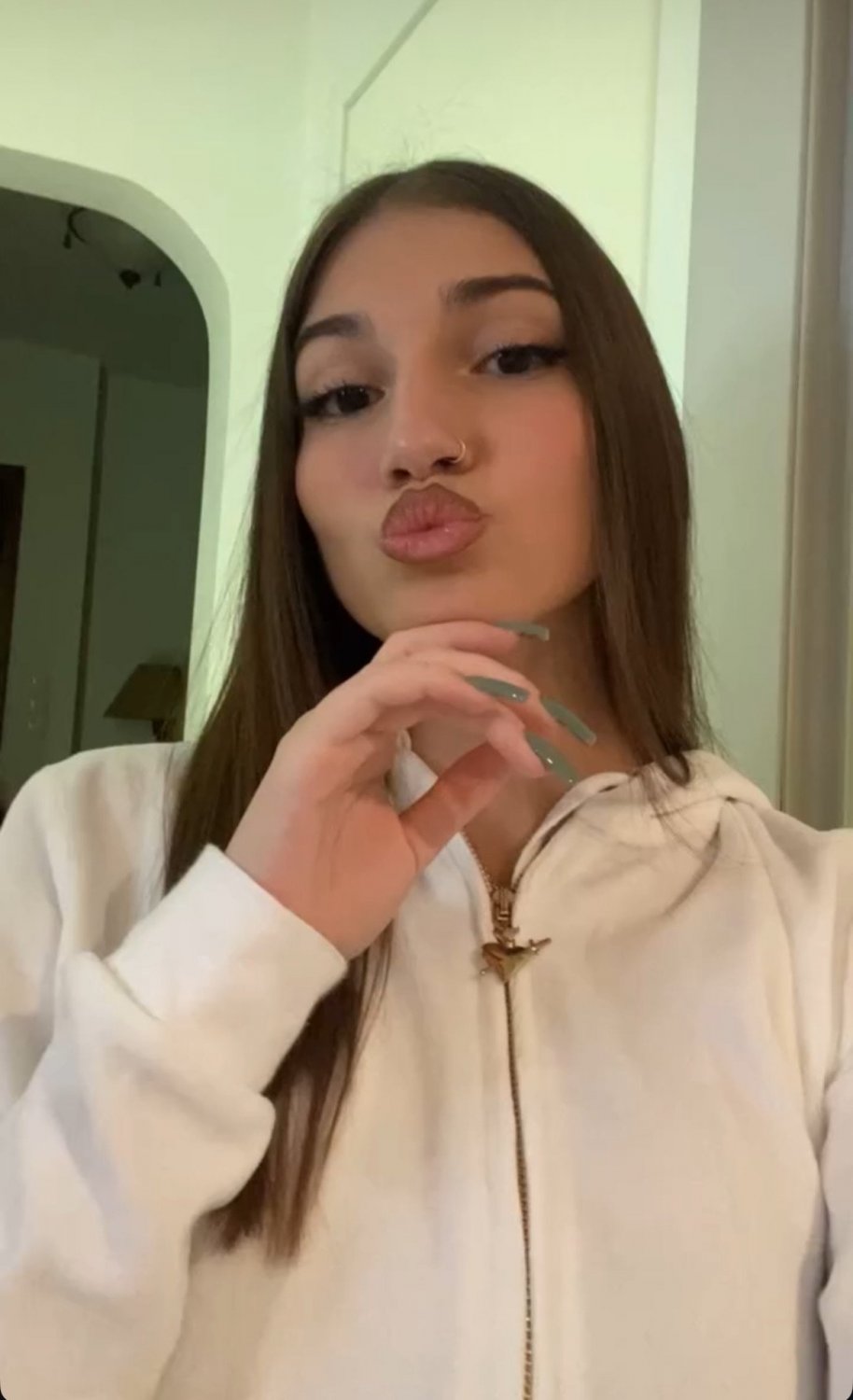 Chara, 18, Wants men to lust over her (Exposed) #CLjO800z